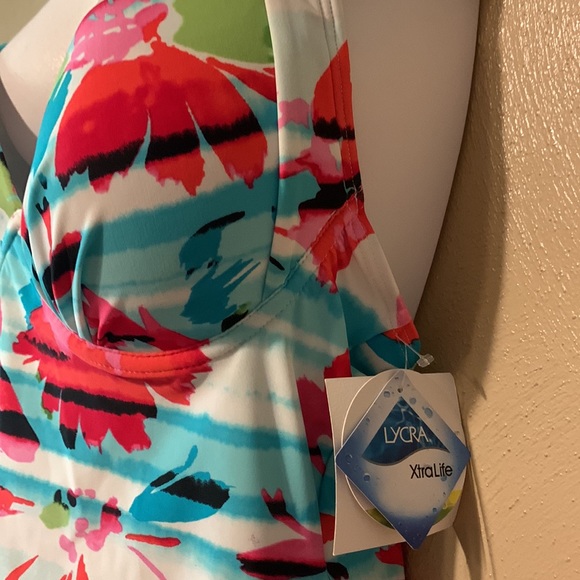 Croft & Barrow size 12 red white floral halter swim top - Picture 3 of 5